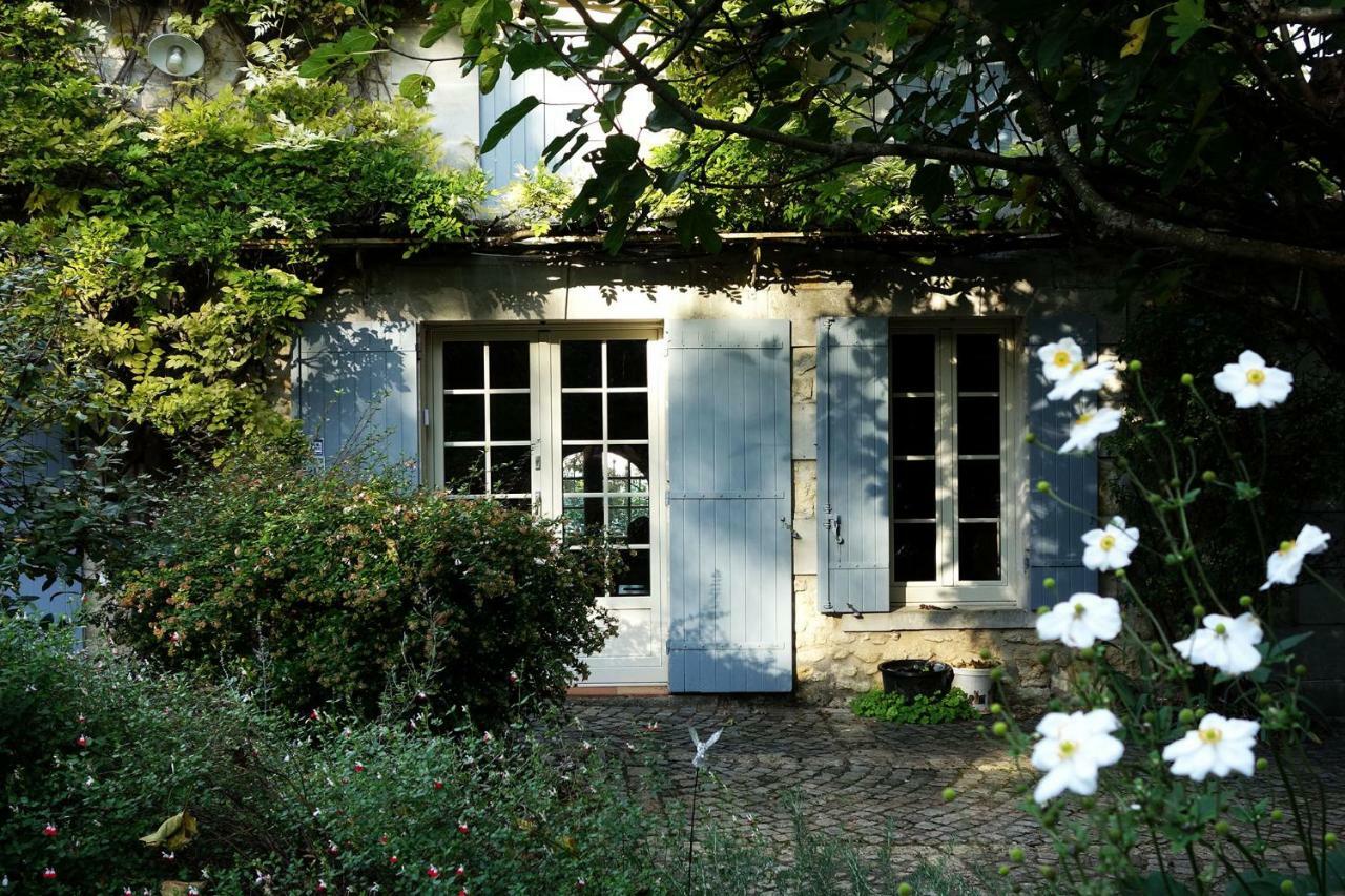 Bed and Breakfast Les Jardins De Camelot Villegouge Exterior foto