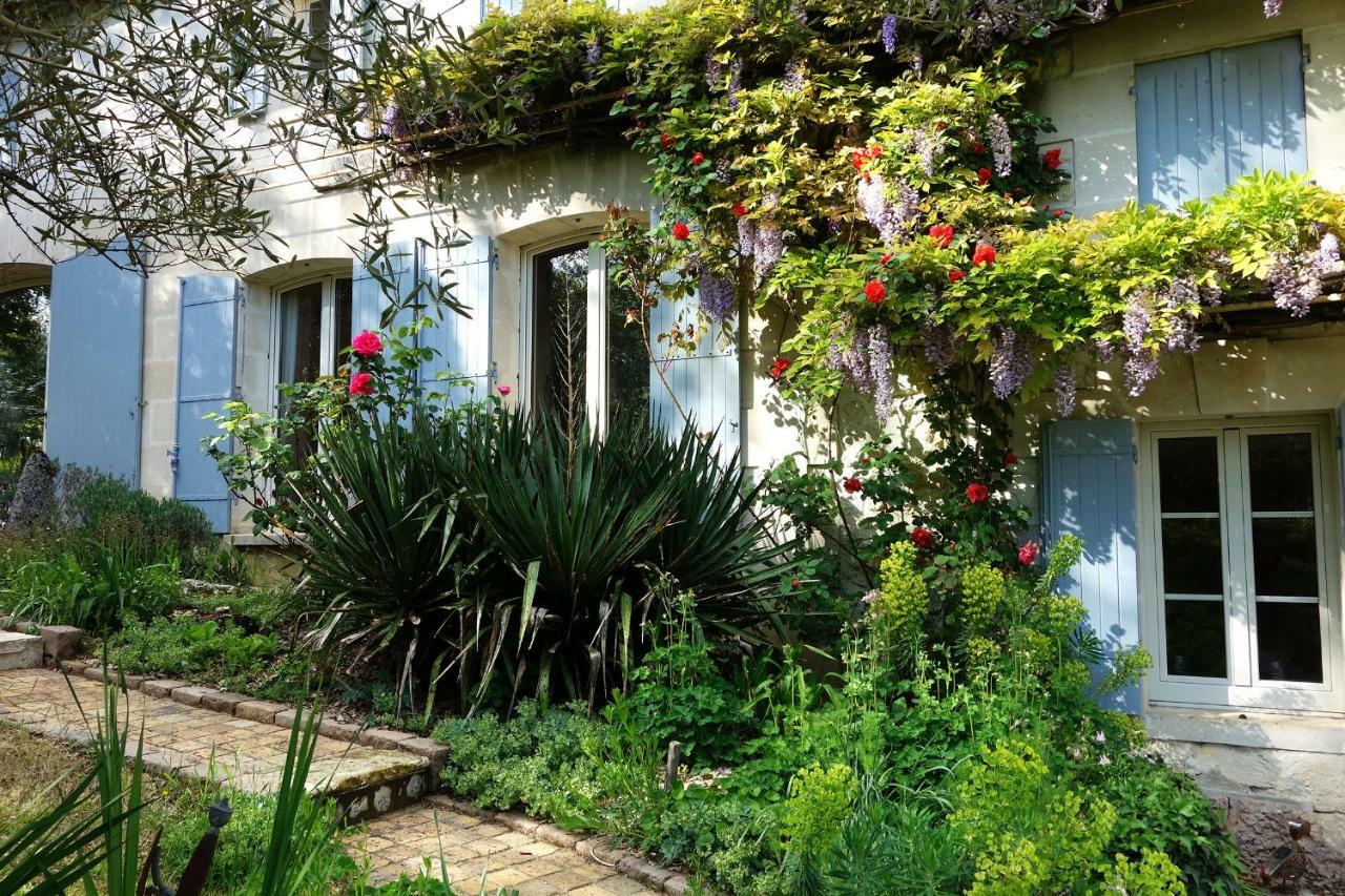 Bed and Breakfast Les Jardins De Camelot Villegouge Exterior foto